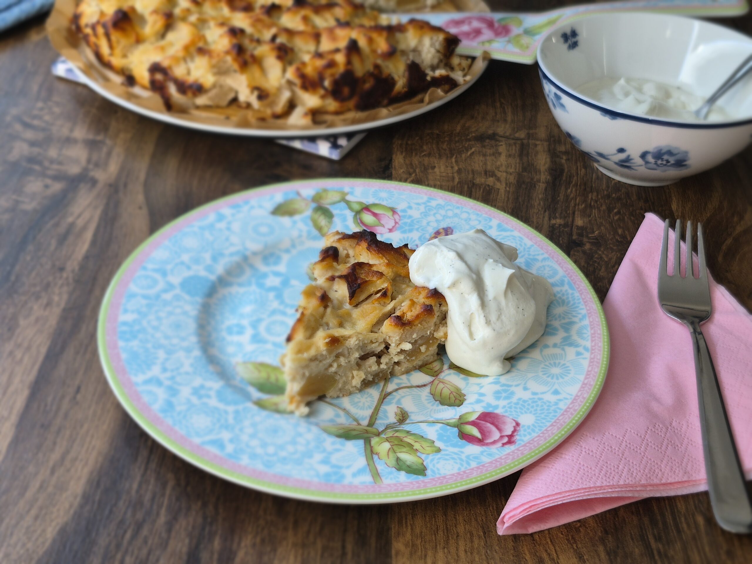 Apfelkuchen mit Mandelmehl und Quark